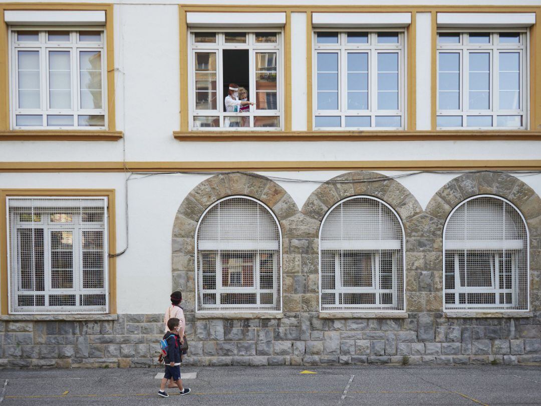 La incidencia en el alumnado baja casi en 500 alumnos.