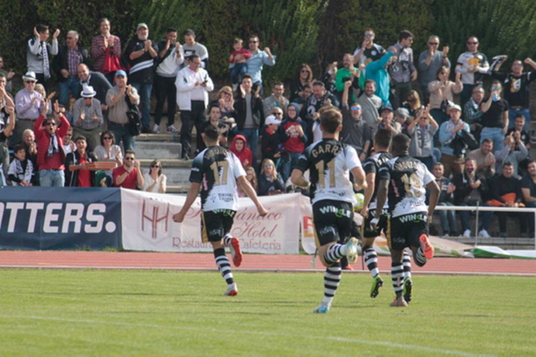 David Grande celebra un gol.