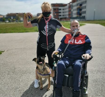 Susana y Marce, de paseo con Maya