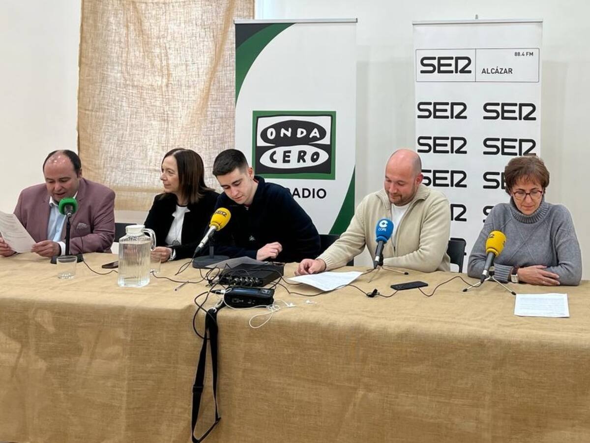 "La radio es para siempre": Las emisoras de Alcázar emiten un programa conjunto por el Día de la Radio