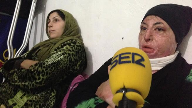 Manar Almustafa, junto a su cuñada Smiha