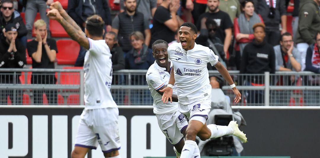 Jean-Clair Todibo celebra un gol con el Toulouse
