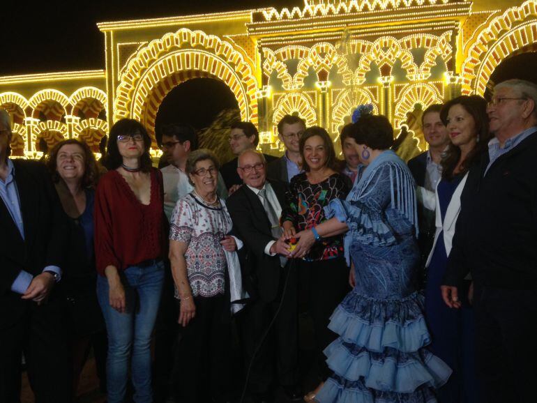 Isabel Ambrosio, junto a las autoridades en la inauguración de la Feria