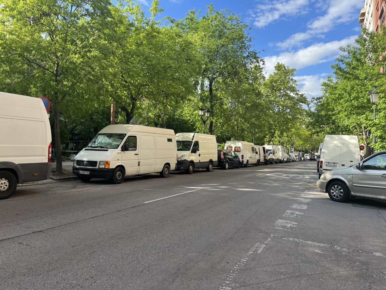 Las caravanas ya ocupan el paseo de Cánovas