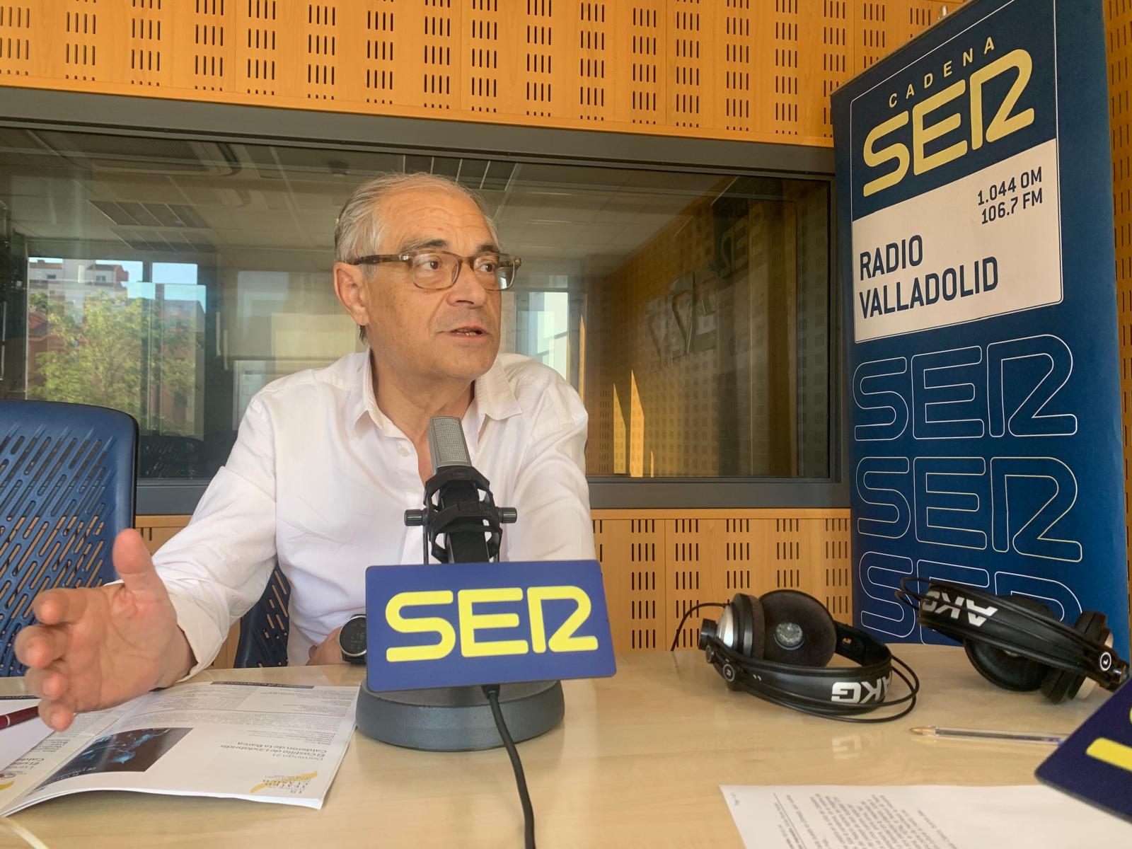 Germán Vega, codirector del Olmedo Clásico, en los estudios de Radio Valladolid