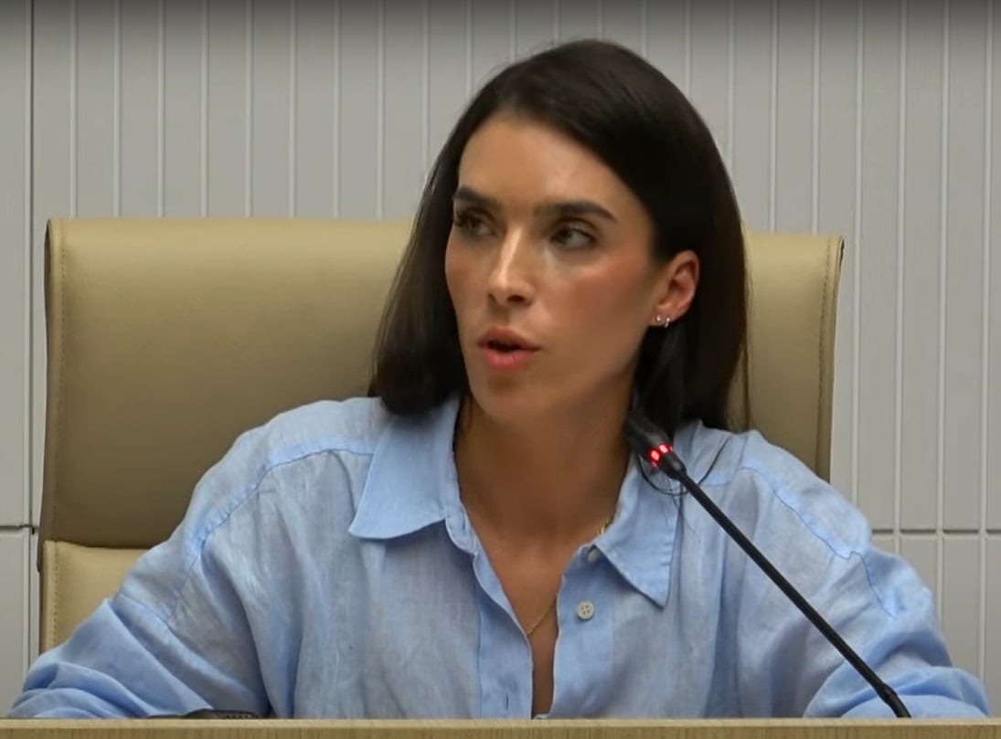 La alcaldesa de Alhama de Murcia, María Cánovas, durante el pleno extraordinario