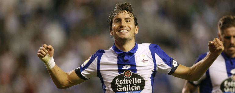 El centrocampista del Deportivo Pedro Mosquera celebra el gol del empate frente al Eibar, durante el partido de la primera jornada de Liga en Primera División.