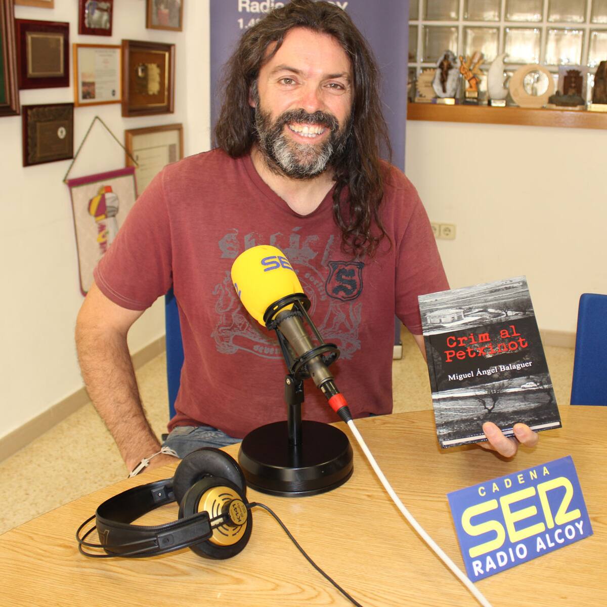 El murer Miguel Ángel Balaguer publica la seua primera novel·la amb l'original títol 'Crim al Petxinot'