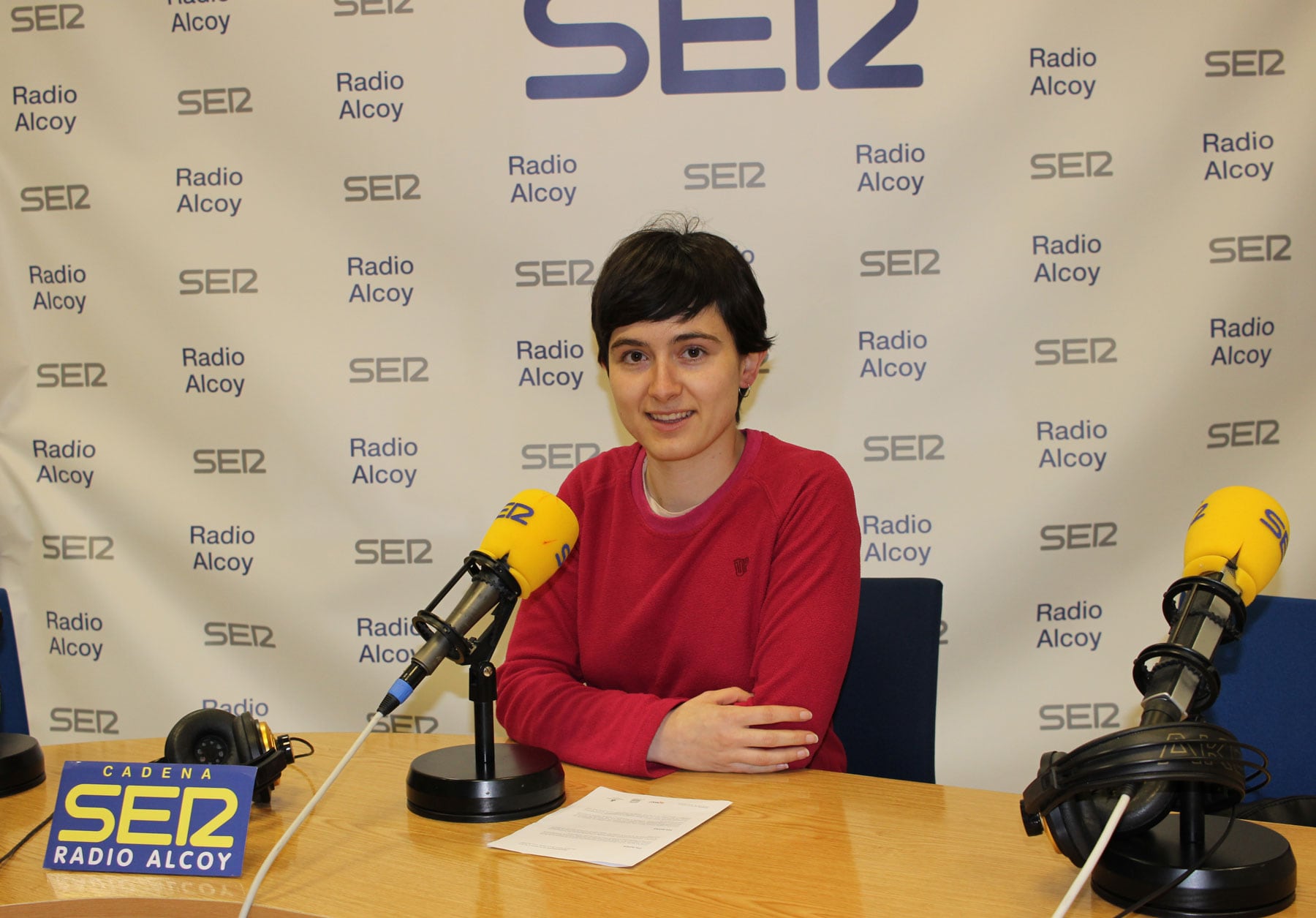 Míriam Barea Sanchis, en l&#039;estudi central de Radio Alcoy