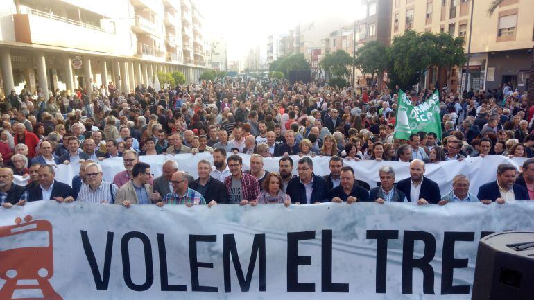 Concentración por el Tren de la Costa, en Dénia.