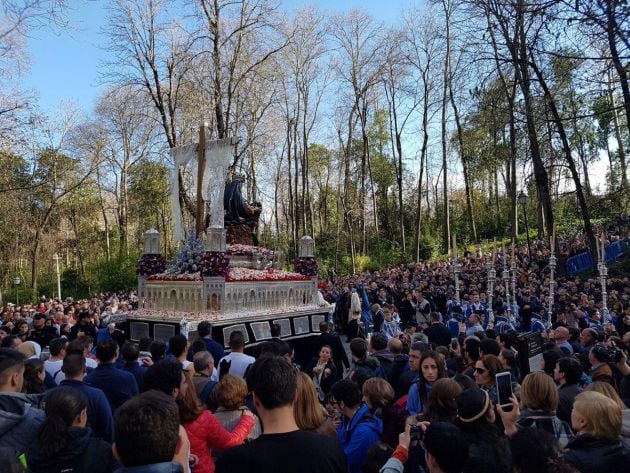 Procesión de la Virgen de las Angustias de Santa María de la Alhambra en Granada el Sábado Santo