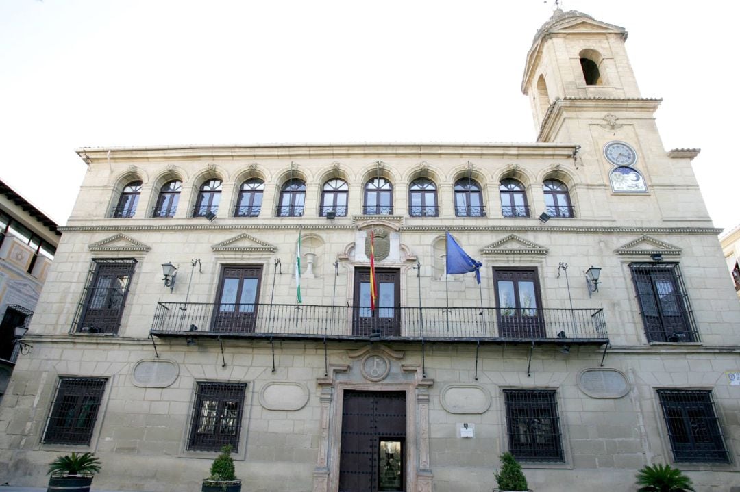 Fachada principal del Ayuntamiento de Alcalá la Real.