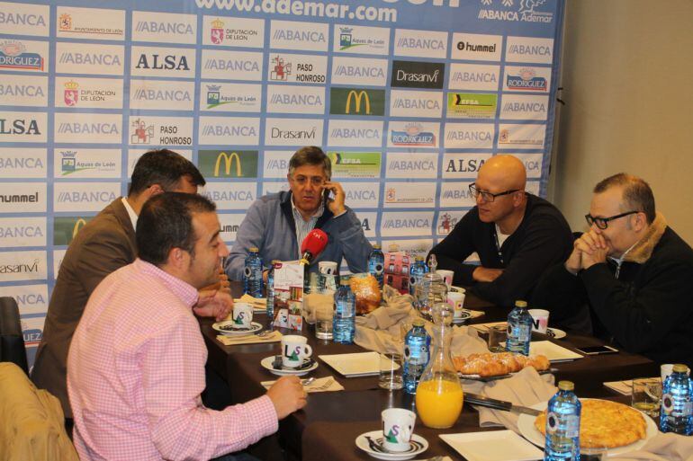 Cayetano Franco en el encuentro con los medios de comunicación de León