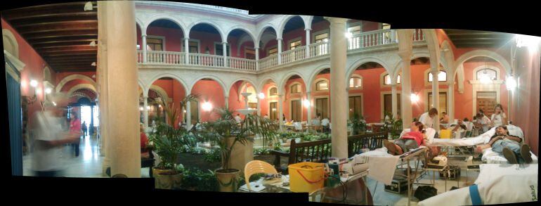 Se espera recoger unos 250 litros de sangre, antes de que lleguen las fiestas navideñas, en las que desciende la afluencia de donantes. 