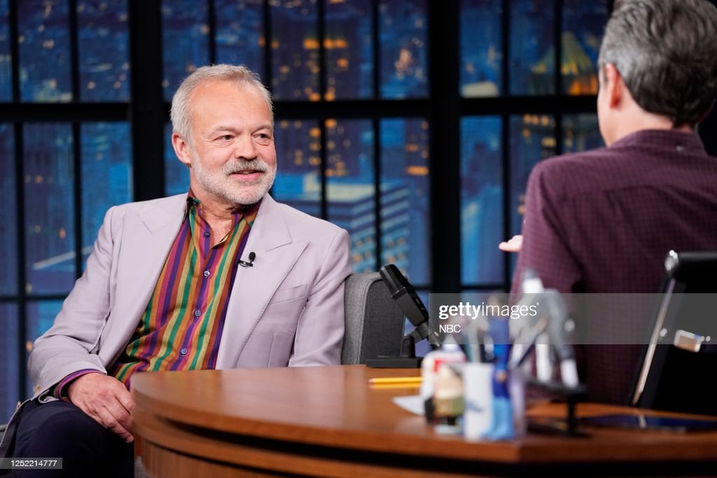 Graham Norton durante una entrevista con Seth Meyers