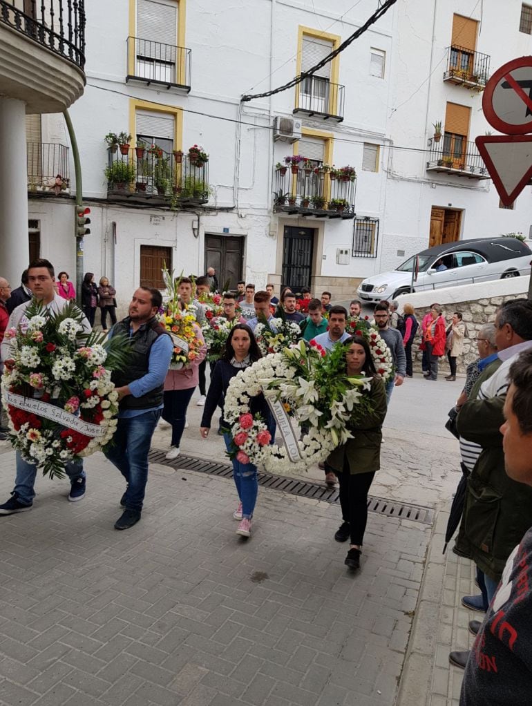 El pueblo de Quesada se vuelca con la familia del joven y da el último adios 