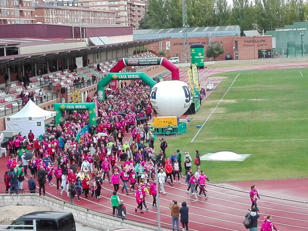 Salida de la carrera &quot;Mucho por vivir&quot; desde la Ciudad Deportiva de Zamora