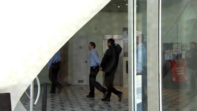 El detingut pel crim de la Zona Alta, passant a disposició judicial l jutjat de guàrdia de Lleida. Imatge del 13 de maig de 2016.