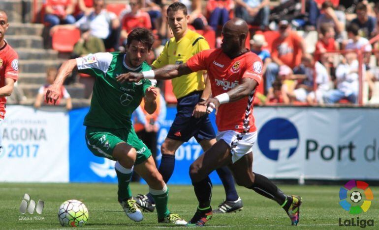 Emana disputa una pilota amb Gabriel.