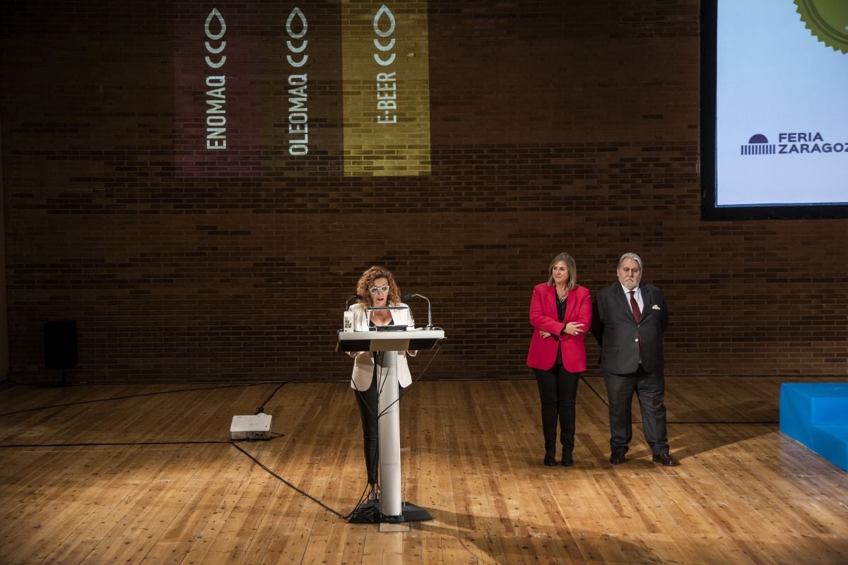 Nuria Yáñez (en el atril) en la entrega del premio a la Mejor Maestra de Molino de España de Oleomaq Feria de Zaragoza