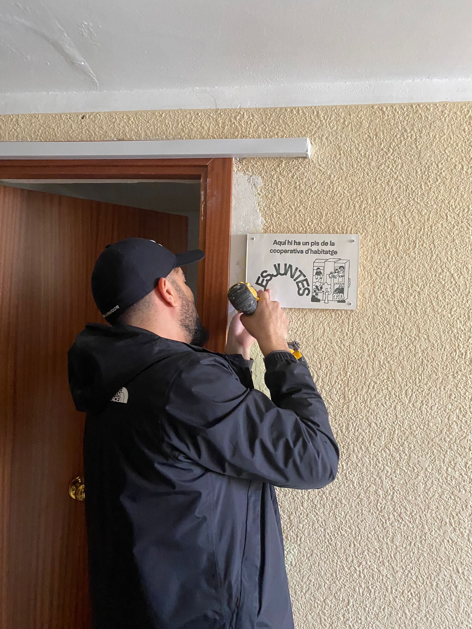 Un pis recuperat per la cooperativa Les Juntes, a l'Hospitalet