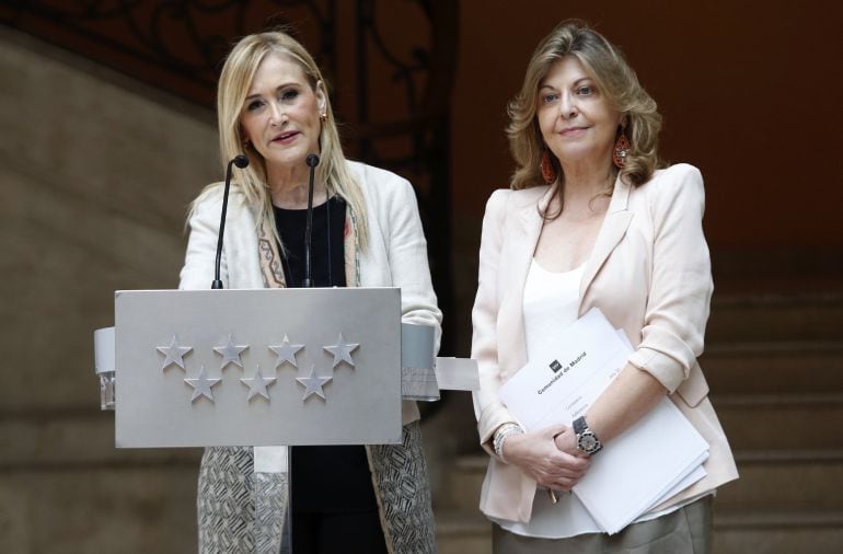 Cristina Cifuentes y Engracia Hidalgo en la rueda de prensa de esta mañana