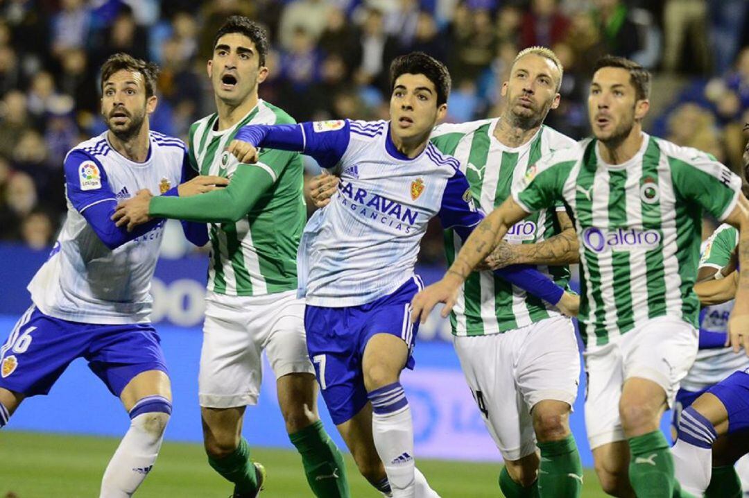 Enrique Clemente durante un partido en La Romareda