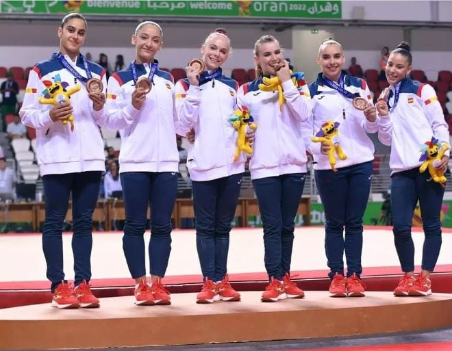 Maia Llácer y Laura Casabuena, en el centro, consiguen el bronce en los JJMM