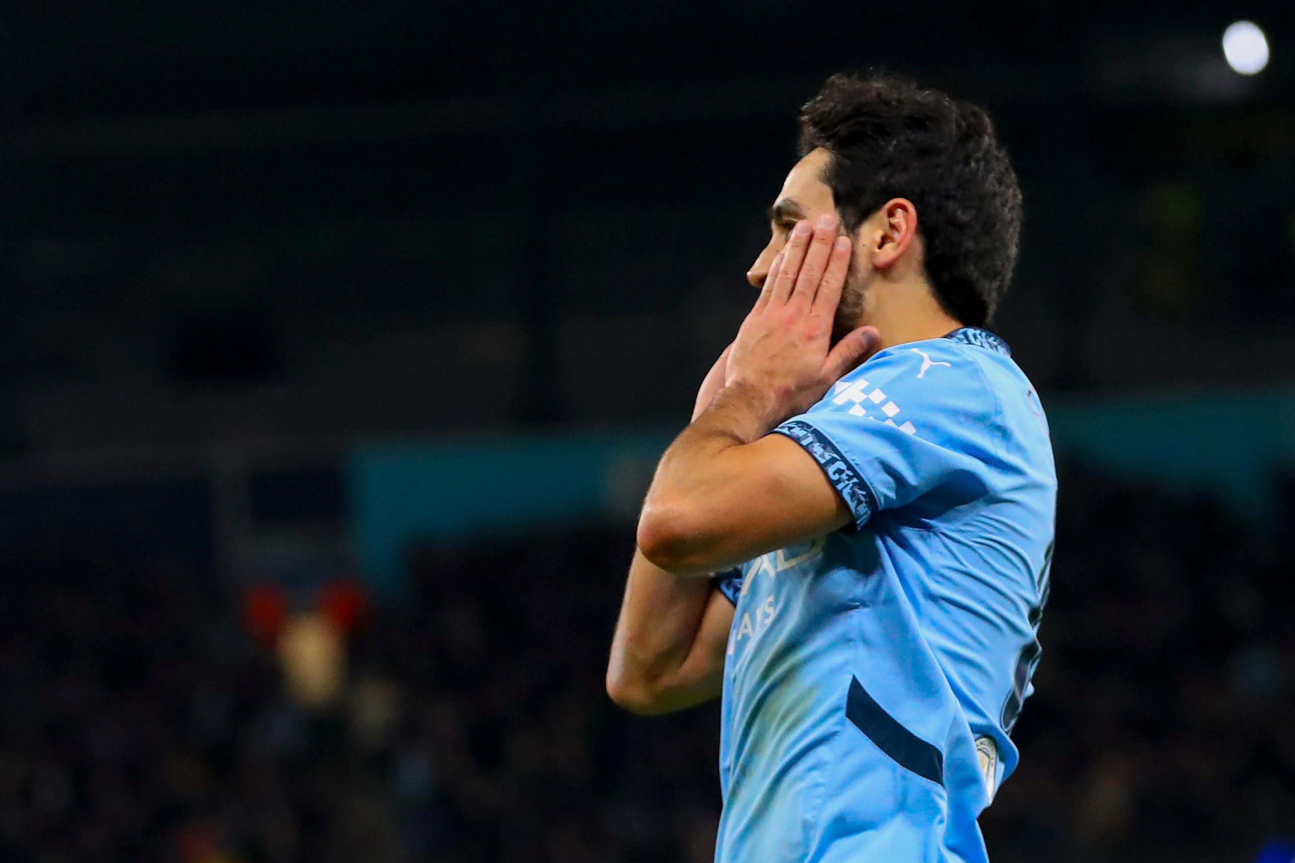 Ilkay Gündogan se lamenta durante un partido de Champions del Manchester City