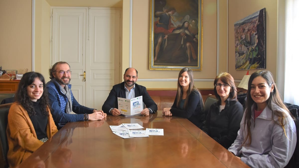 Valentia presenta el proyecto ‘Mi Casa: una vida en comunidad’ al alcalde de Barbastro
