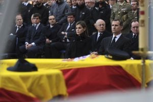 Los Reyes Felipe VI y Letizia durante el funeral de Estado