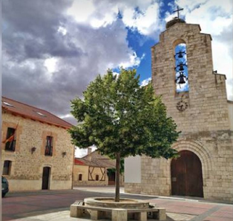 Ayuntamiento e iglesia del municipio ribereño