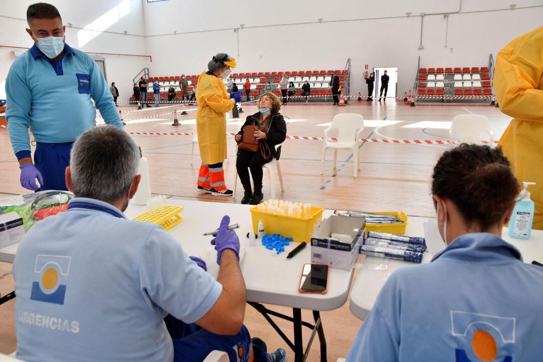 Un momento del cribado poblacional en el municipio de Los Gallardos (Almería)