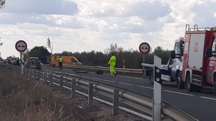 Polícia Local de Cazorla, Bomberos, Guardia Civil y servicio de mantenimiento de carreteras han actuado en el accidente