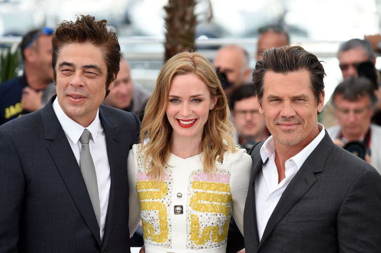 CANNES, FRANCE - MAY 19:  Emily Blunt, Benicio Del Toro and Josh Brolin attend the &quot;Sicario&quot;  Photocall during the 68th annual Cannes Film Festival on May 19, 2015 in Cannes, France.  (Photo by Venturelli/WireImage)