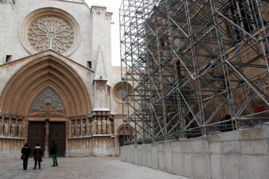 Façana de Ca l&#039;Ardiaca, al costat de la catedral.