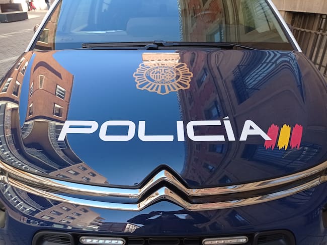 La Policía Nacional detiene a dos individuos in fraganti robando en un bar de esta capital