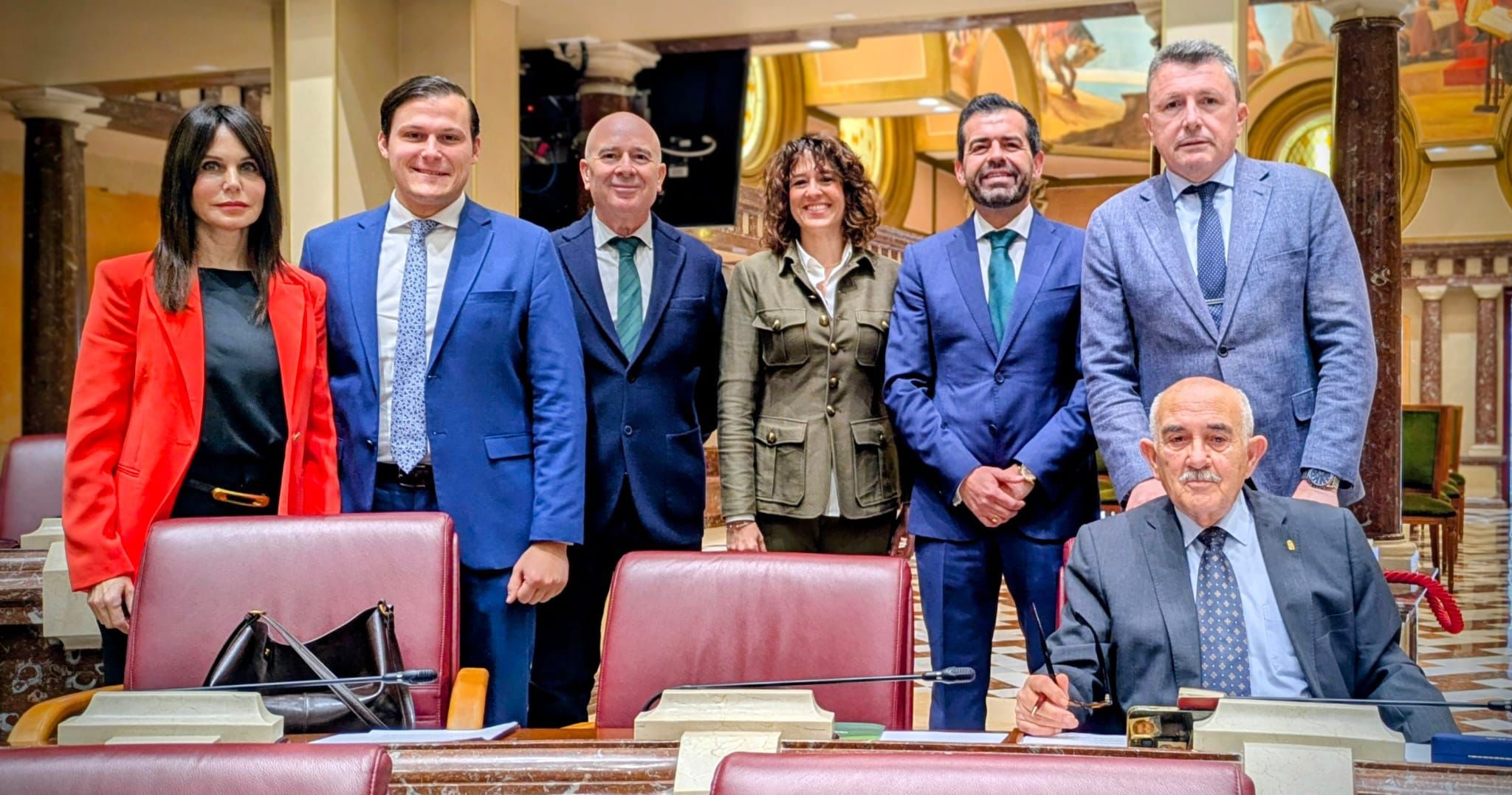 Los siete diputados que integran desde ahora el grupo parlamentario Vox