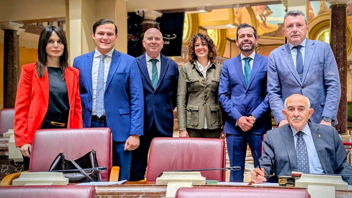 VOX Murcia acusa a Antelo y a Virginia Martínez de “traición” y les pide que devuelvan su acta