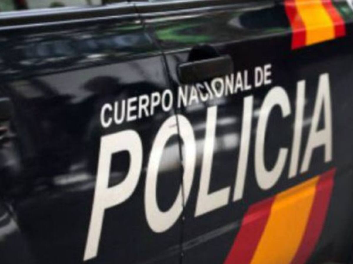 Detenido tras chocar con 4 turismos aparcados, darse a la fuga y denunciar que le habían robado el coche
