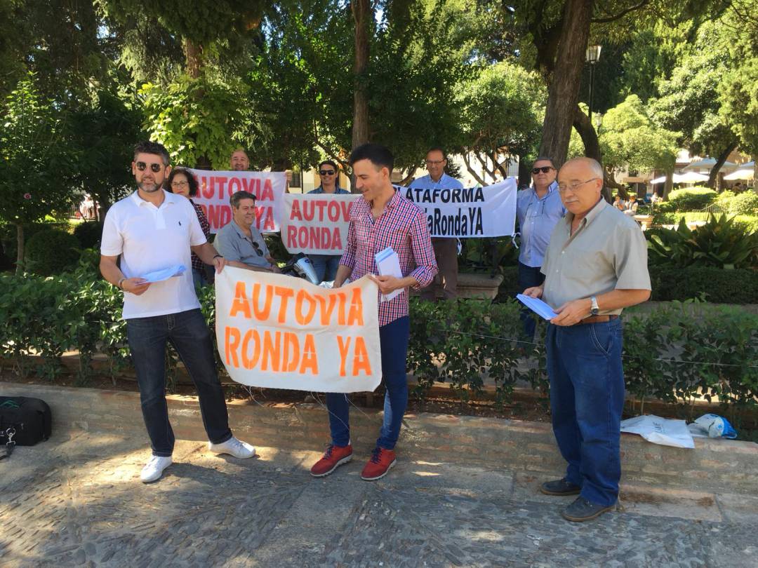 Concentración en la Plaza Duquesa de Parcent, en Ronda