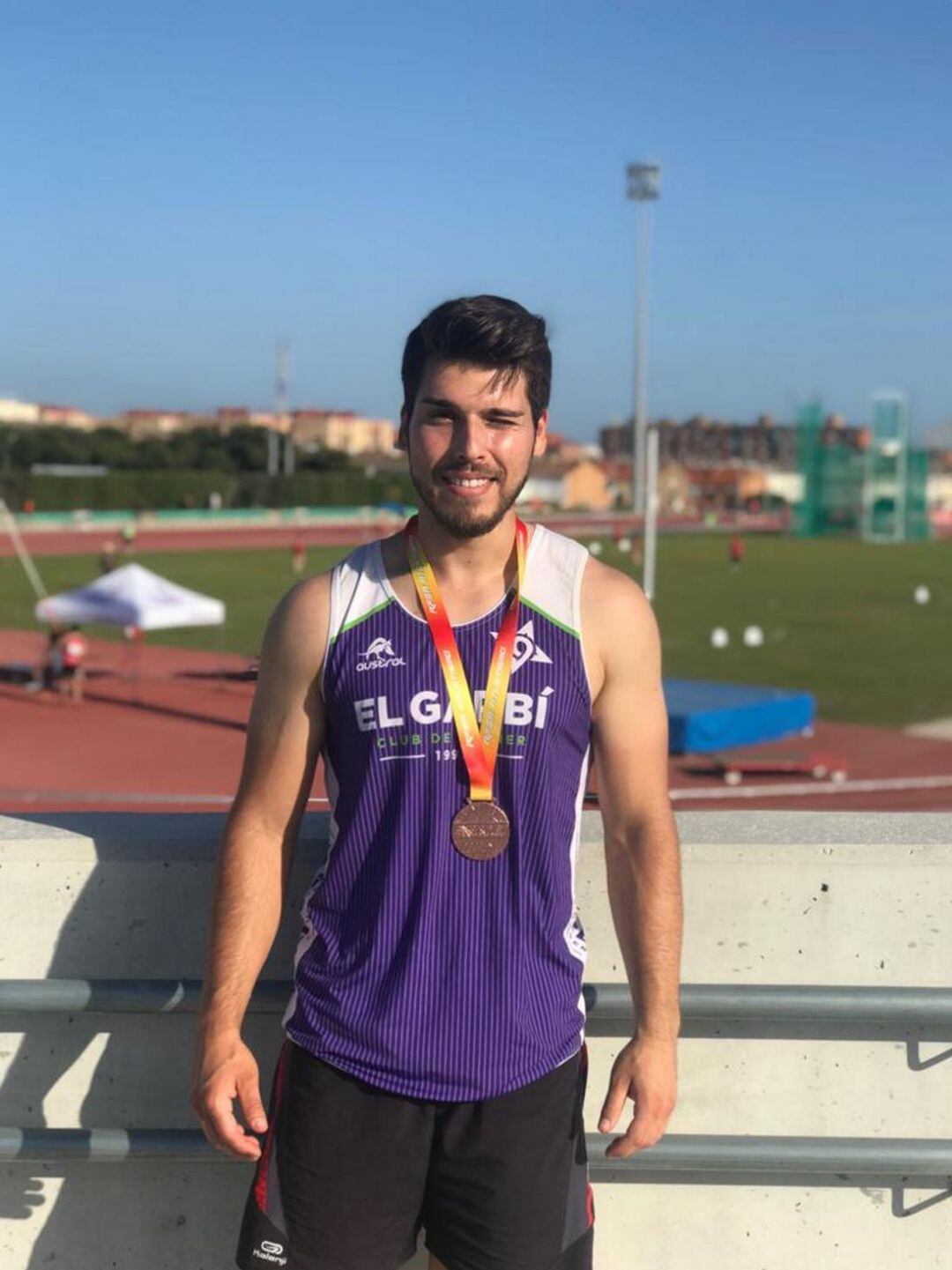 Dani Mayor con la medalla de bronce en el Campeonato de España. 
