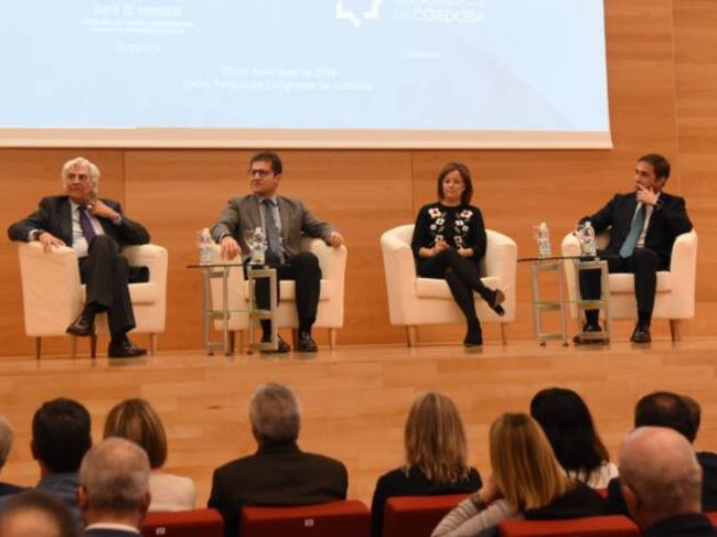 El doctor Suárez de Lezo del Hospital de la Cruz Roja, Rafael Agüera del Hospital La Arruzafa, Valle García, gerente del Hospital Universitario Reina Sofía y César Téllez del Hospital San Juan de Dios