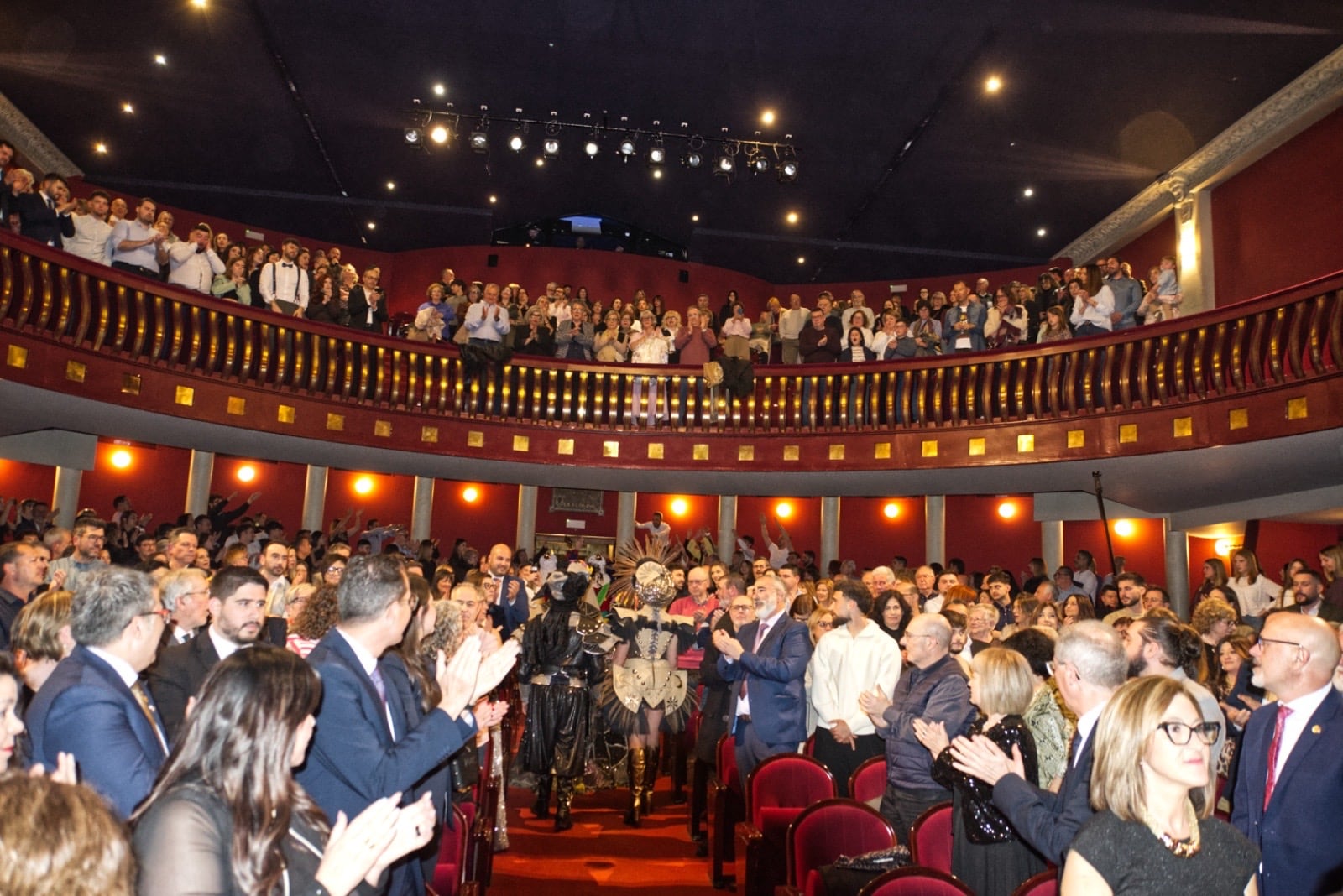 El Teatro Castelar de Elda, repleto de público durante la celebración de la gala.