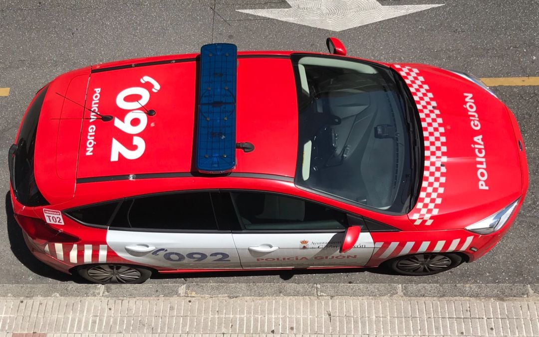 Coche de los agentes de policía. 