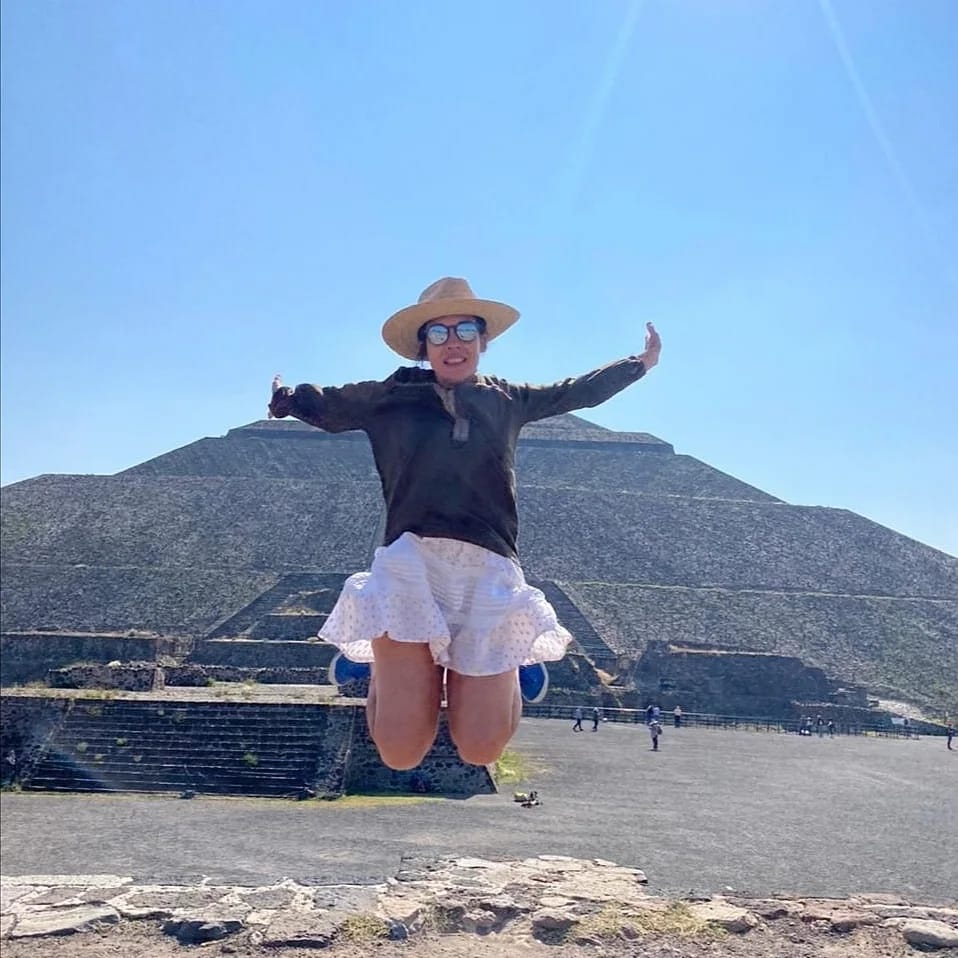 Nuestra compañera Tati sigue viajando por México y compartiendo su experiencia con sus paisanos. Aquí en el conjunto arqueológico de Teotihuacán.