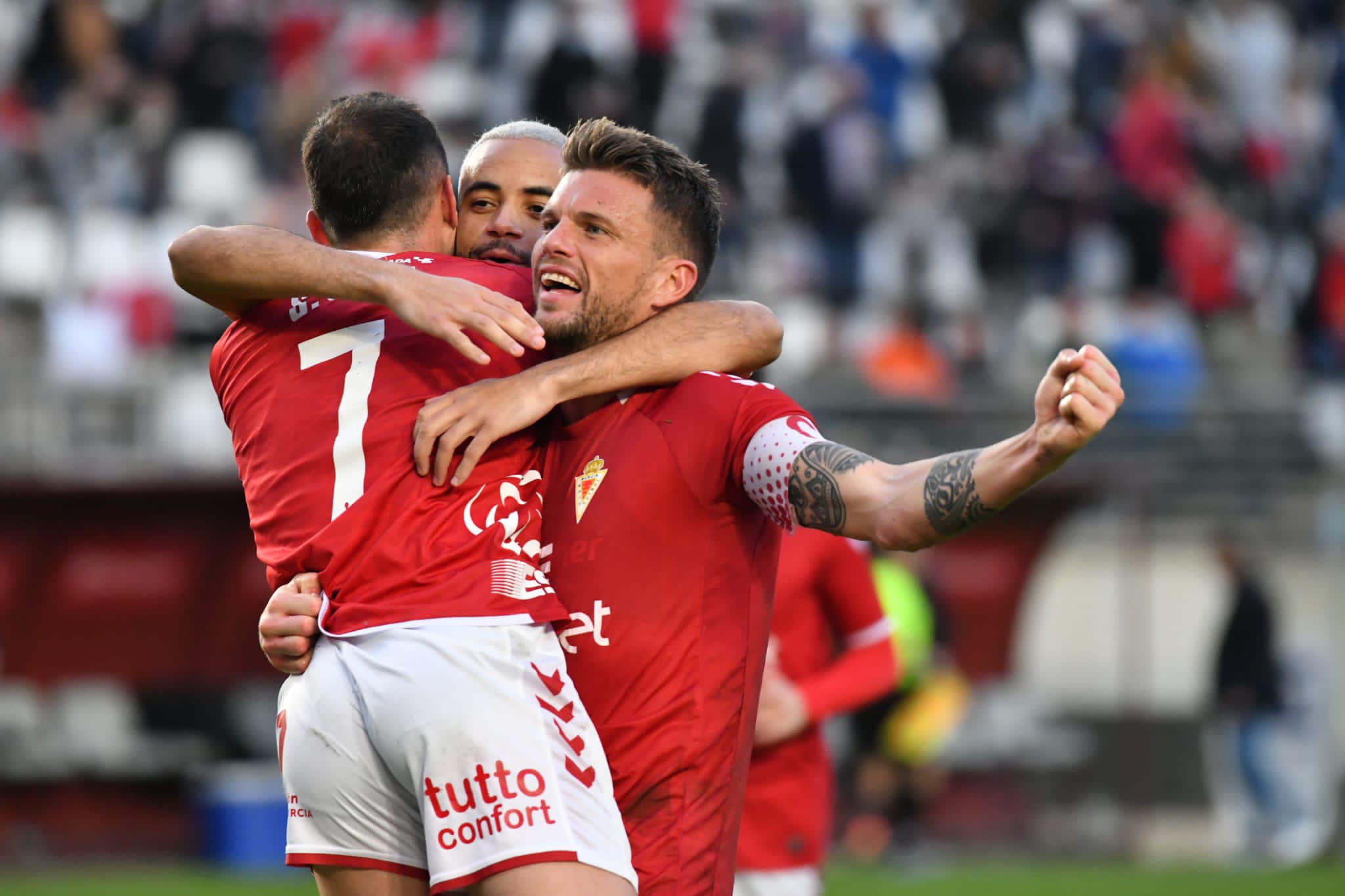 El Real Murcia celebra un gol en Nueva Condomina con Andrés Carrasco, Pablo Ganet y Santi Jara