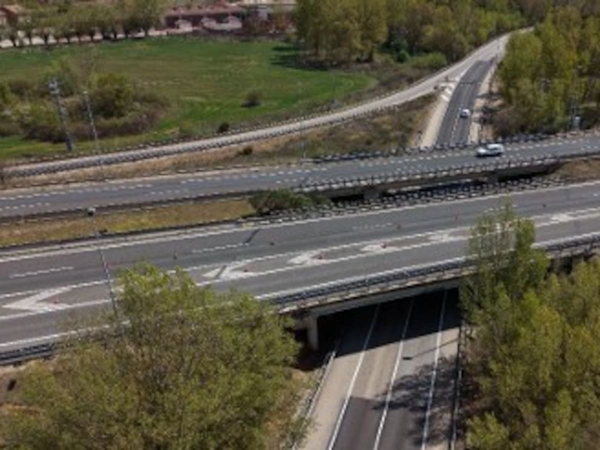 Transportes ejecuta las obras de reparación del paso elevado de la A-1 sobre la N-234, en el enlace de Sarracín