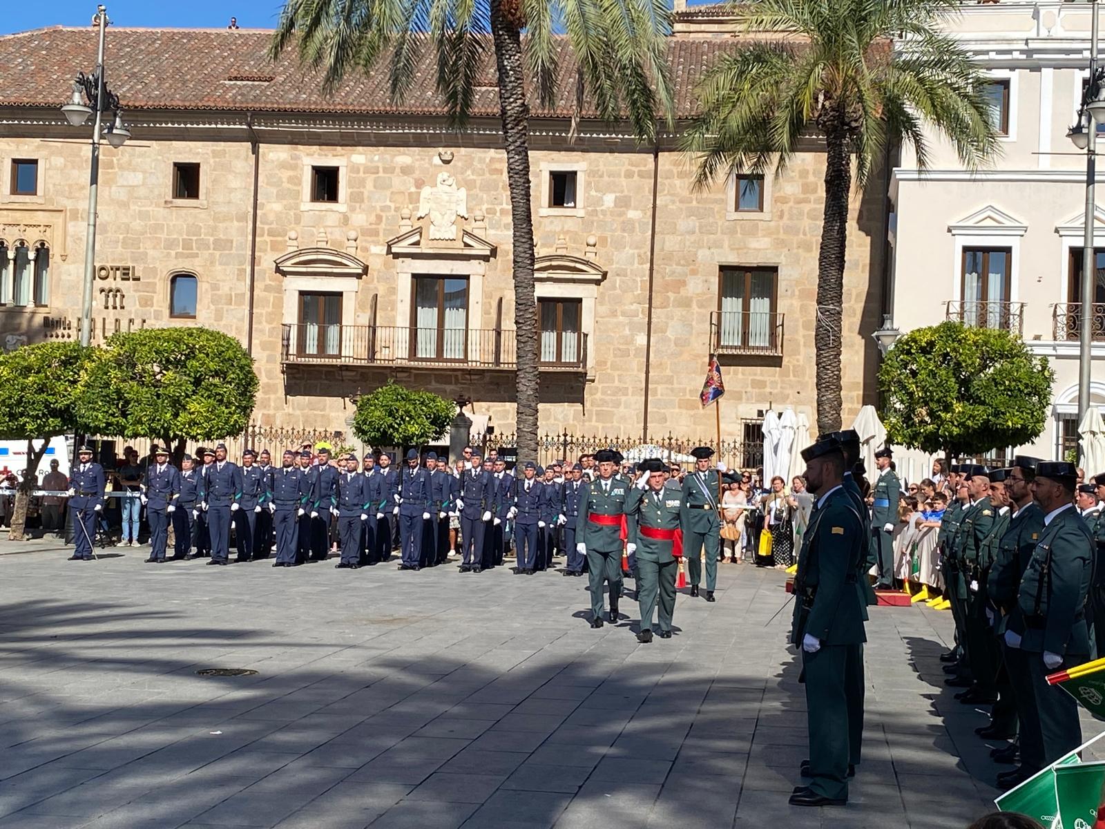 IZADO BANDERA GUARDIA CIVIL EN MÉRIDA