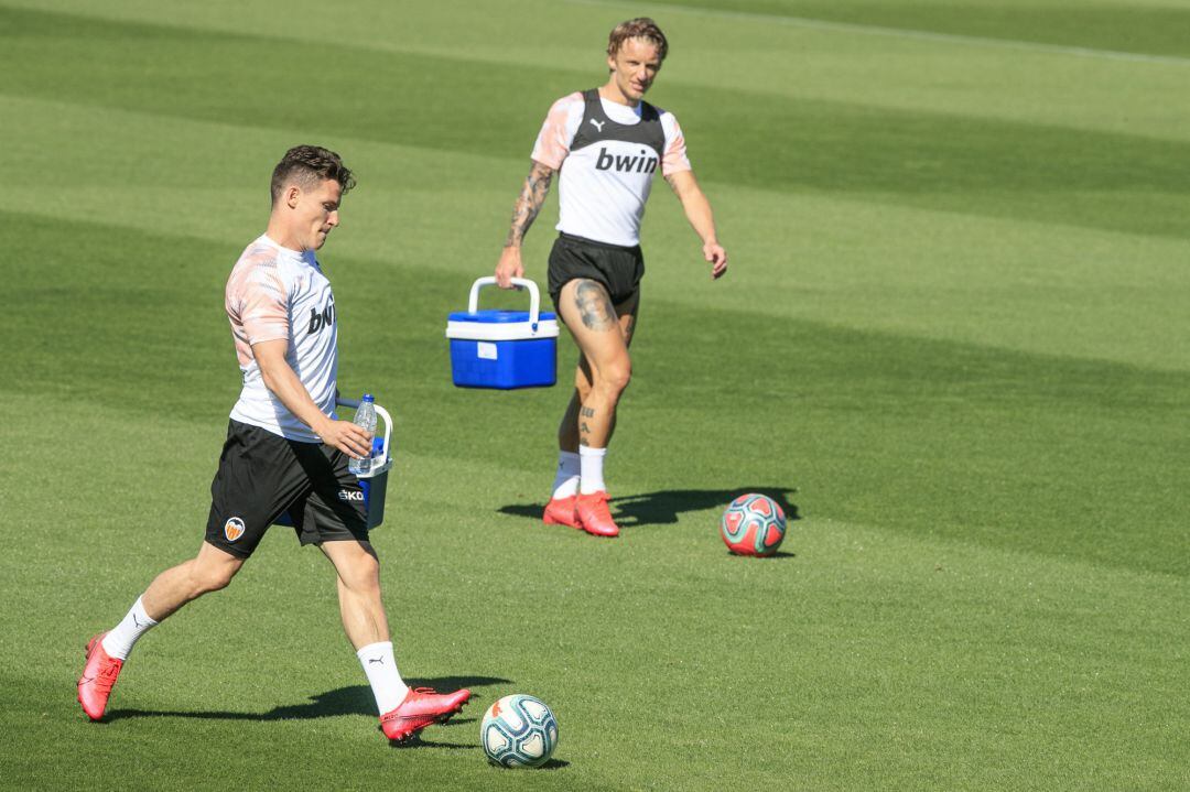 VALENCIA, SPAIN - MAY 19: Kevin Gameiro of Valencia CF kicks a ball during a training session on May 19, 2020 in Valencia, Spain. Spanish LaLiga clubs are back training in groups of up to 10 players following the LaLiga&#039;s &#039;Return to Training&#039; protocols. (Photo by HandoutGetty Images)